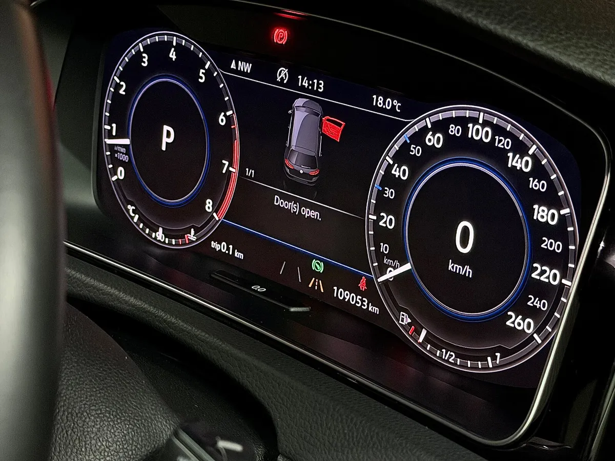 2017 Volkswagen Golf Highline 1.4TSi Auto  LEATHER - Image 4