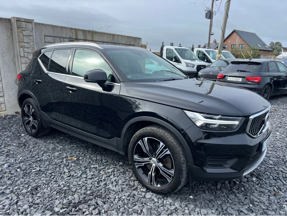 Volvo XC40 INSCRIPTION T4 RECHA RECHARGE - Image 1