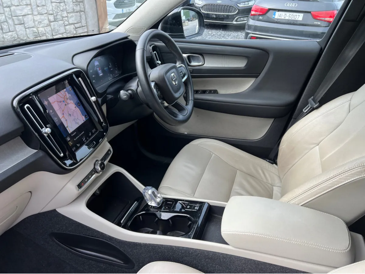 Volvo XC40 INSCRIPTION T4 RECHA RECHARGE - Image 2