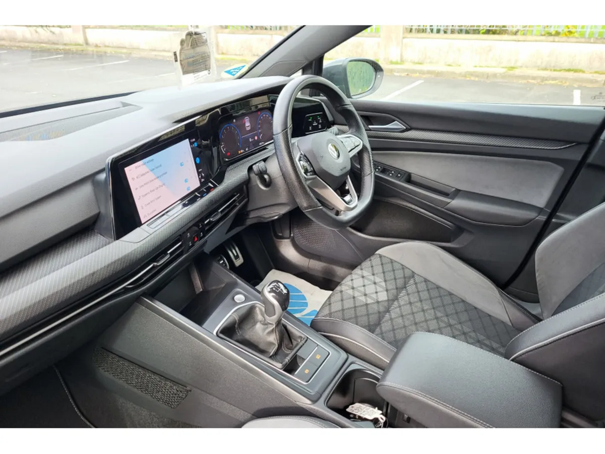 Volkswagen Golf R-LINE 1.5 TSI 130BHP *** 18 inch - Image 3