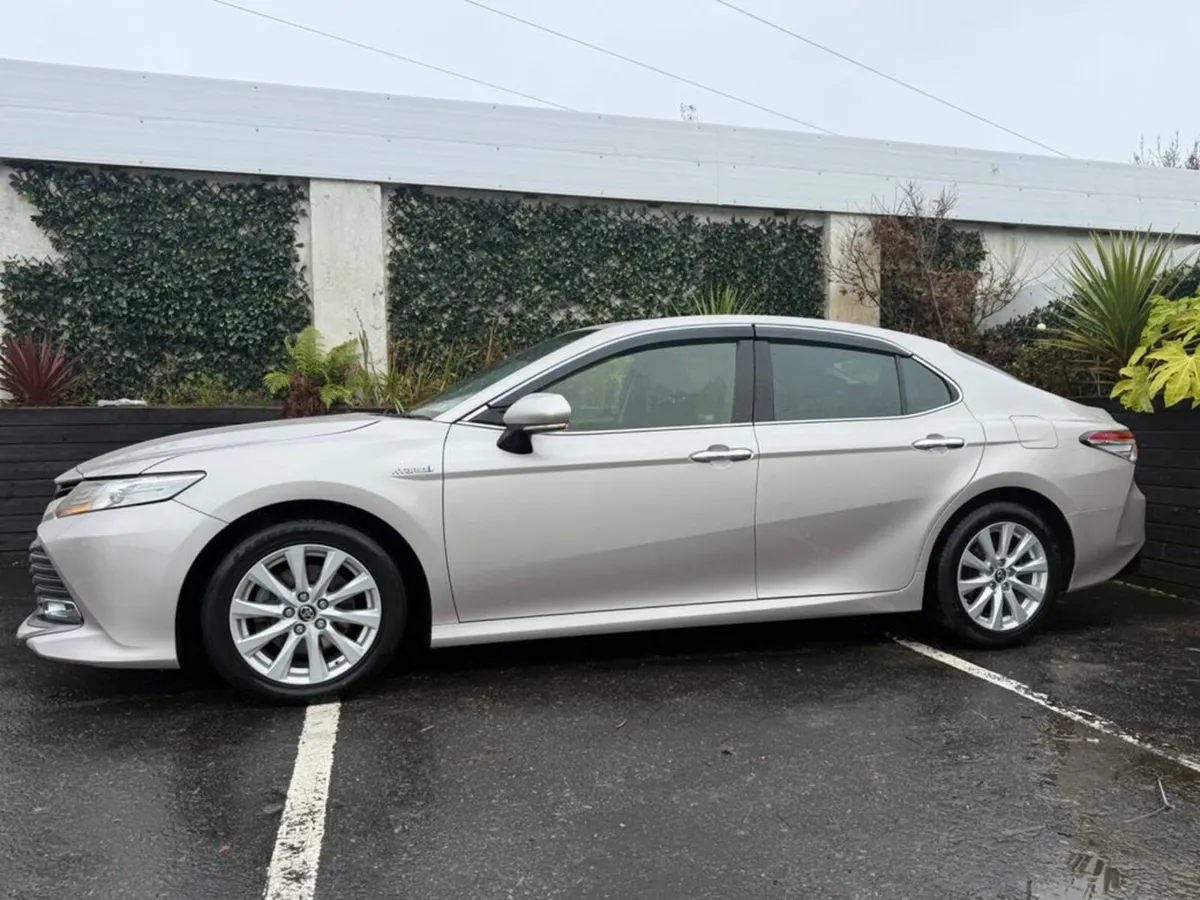 Toyota Camry 2.5 HYBRID / IMMACULATE / TAX €180 - Image 4