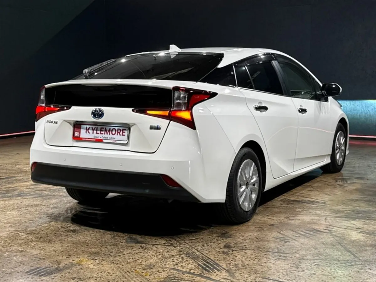 Toyota Prius PETROL HYBRID 1.8L AUTO - PARKING SEN - Image 4