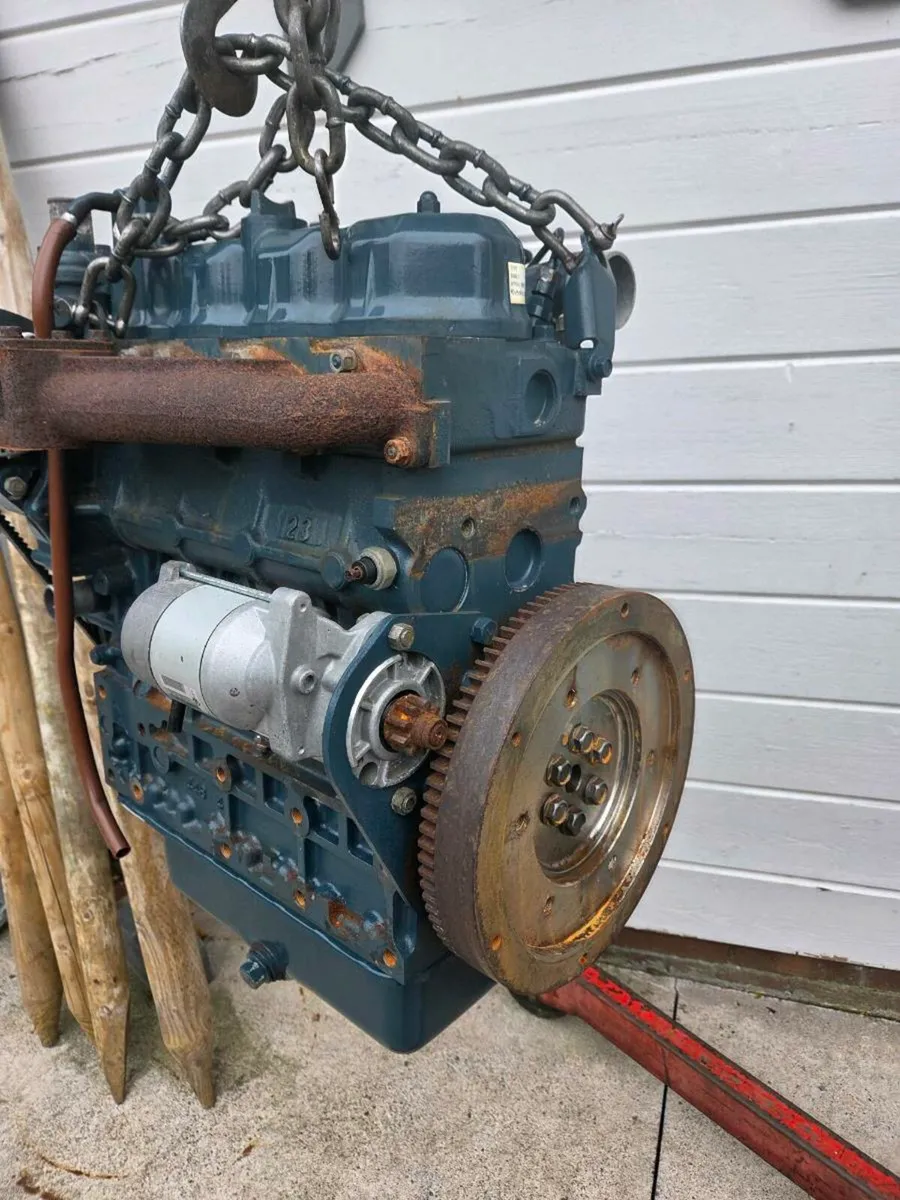 Kubota V2203 4 cylinder diesel engine - Image 4