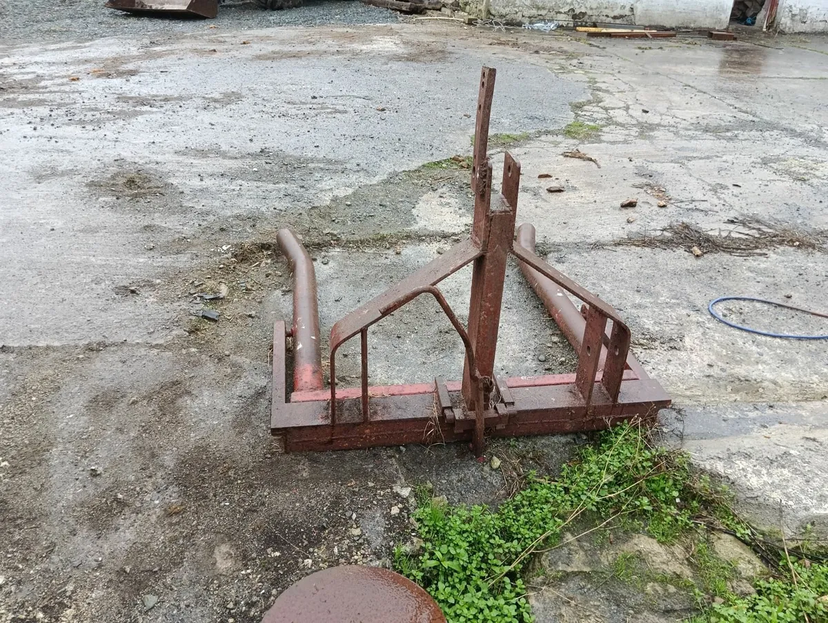 Bale lifter - Image 1