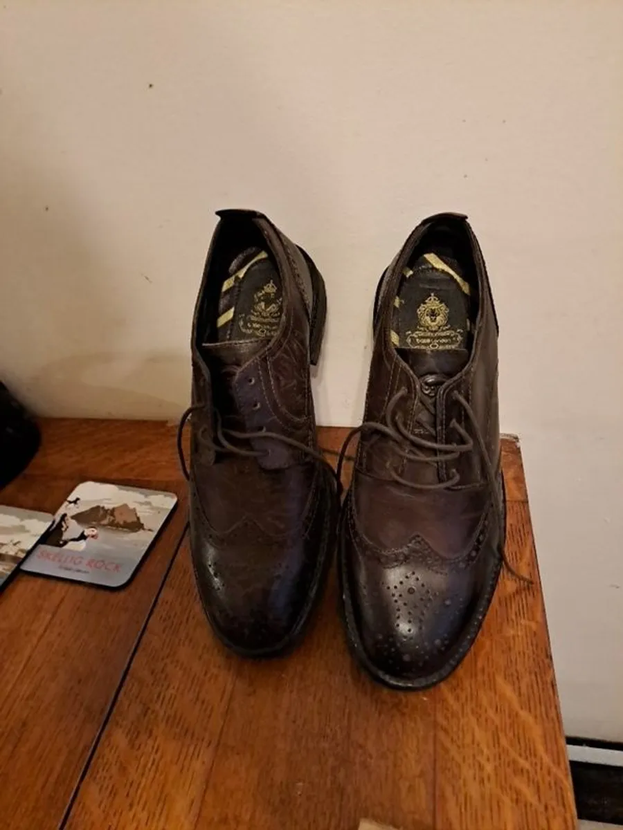 Wine leather Ecco shoes size 9 - Image 1