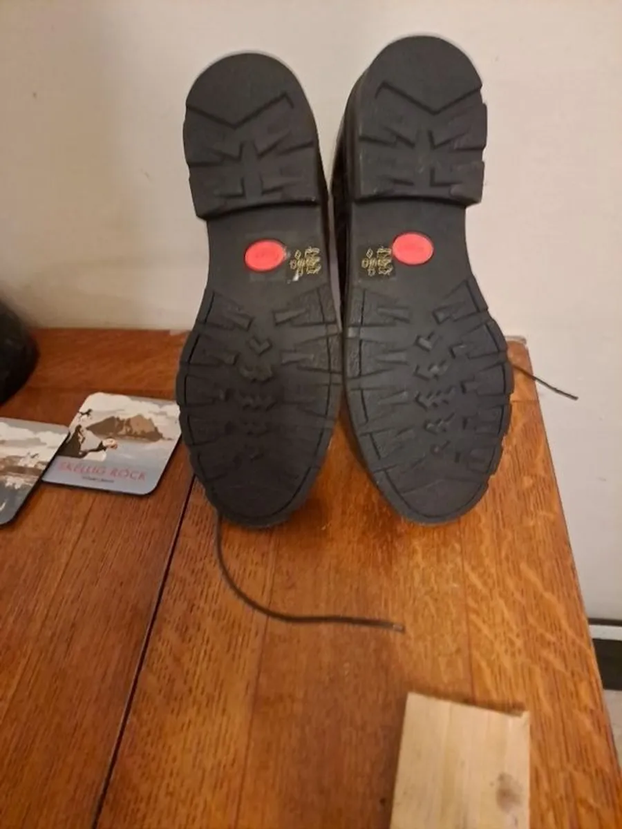 Wine leather Ecco shoes size 9 - Image 3