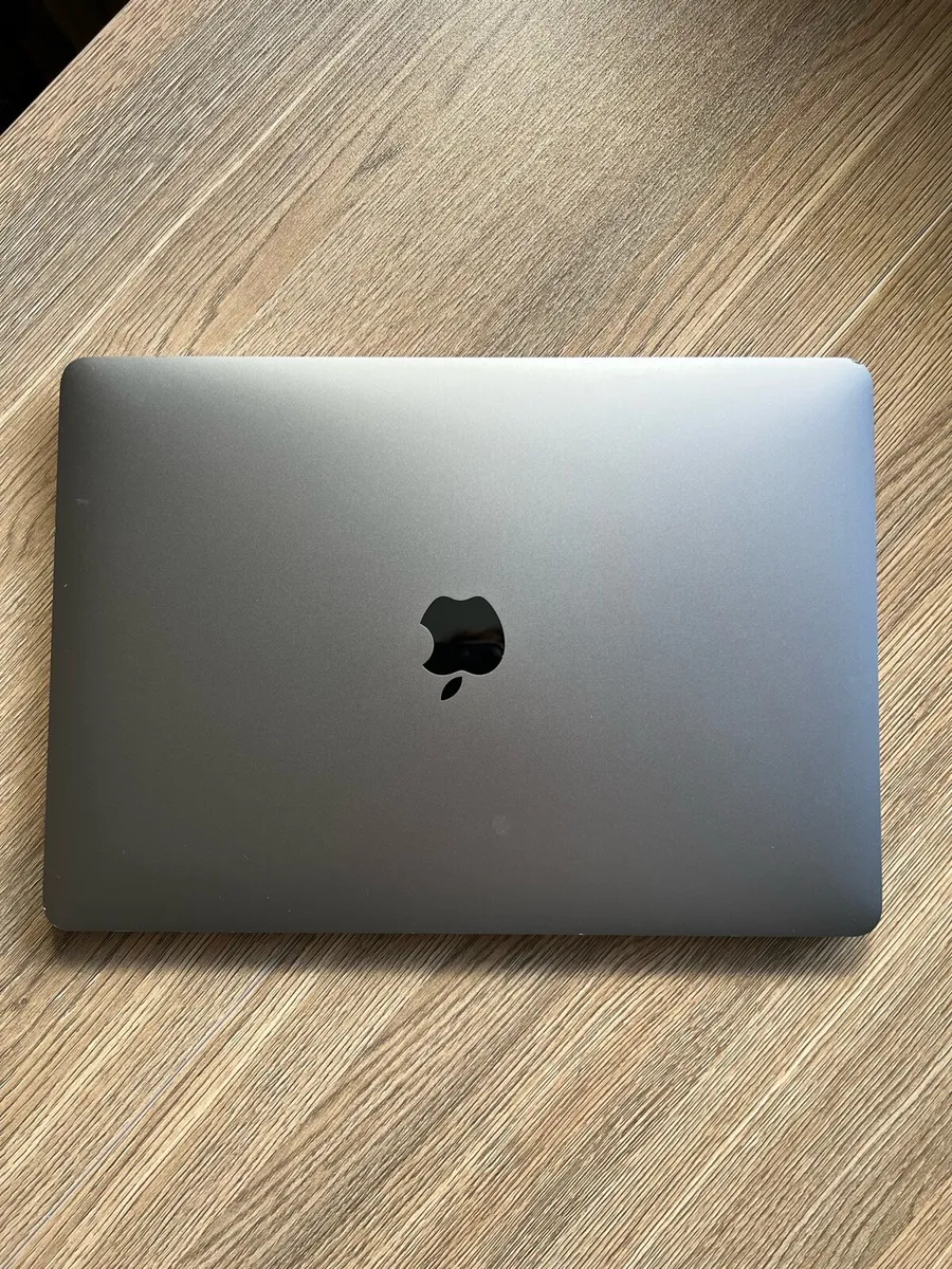 MacBook Pro M1 - Space Gray 13” - Touchbar - 256GB - Image 3