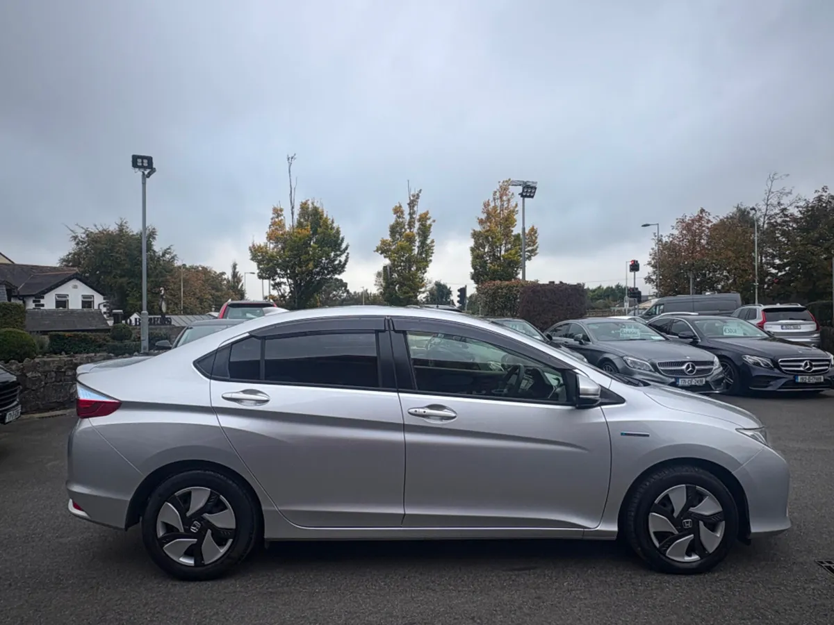 Honda Grace 4DR Auto 1.5 Hybrid *Low Mileage* - Image 4