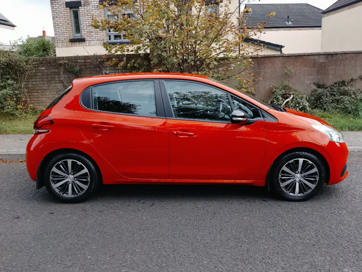 Peugeot 208 Active Design Menthol 5DR - Image 2