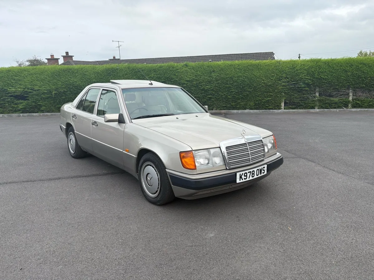 1992 Mercedes  300D. Diesel auto - Image 2