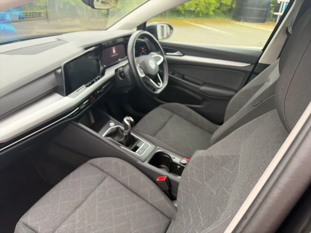 Volkswagen Golf Life 2.0 TDI 115HP Manual - Image 3