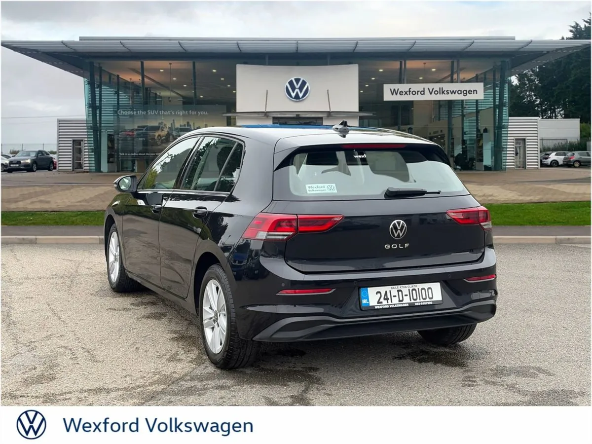 Volkswagen Golf Life 2.0 TDI 115HP Manual - Image 4