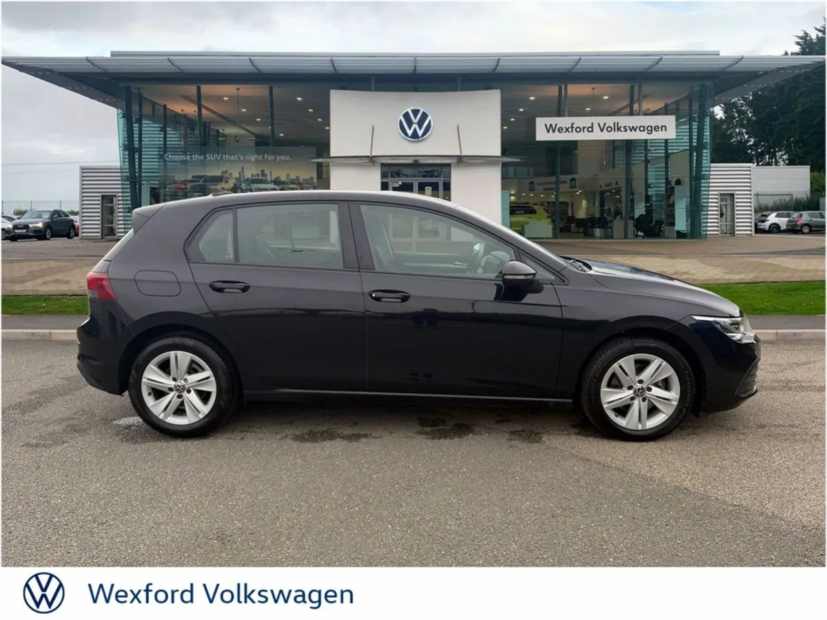 Volkswagen Golf 2.0 TDI 115HP Life - Image 4