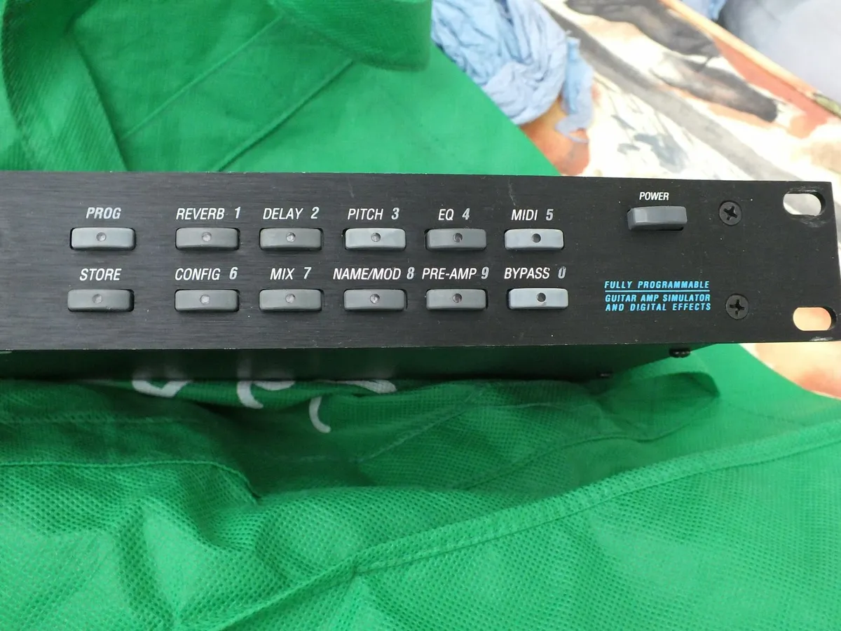 Alesis Quadraverb GT Guitar Effects Rack Unit - Image 3