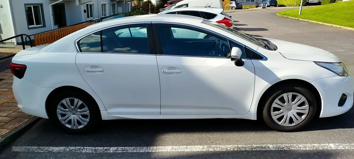 Toyota Avensis 2015 1.6 D-4D  Saloon - Image 3