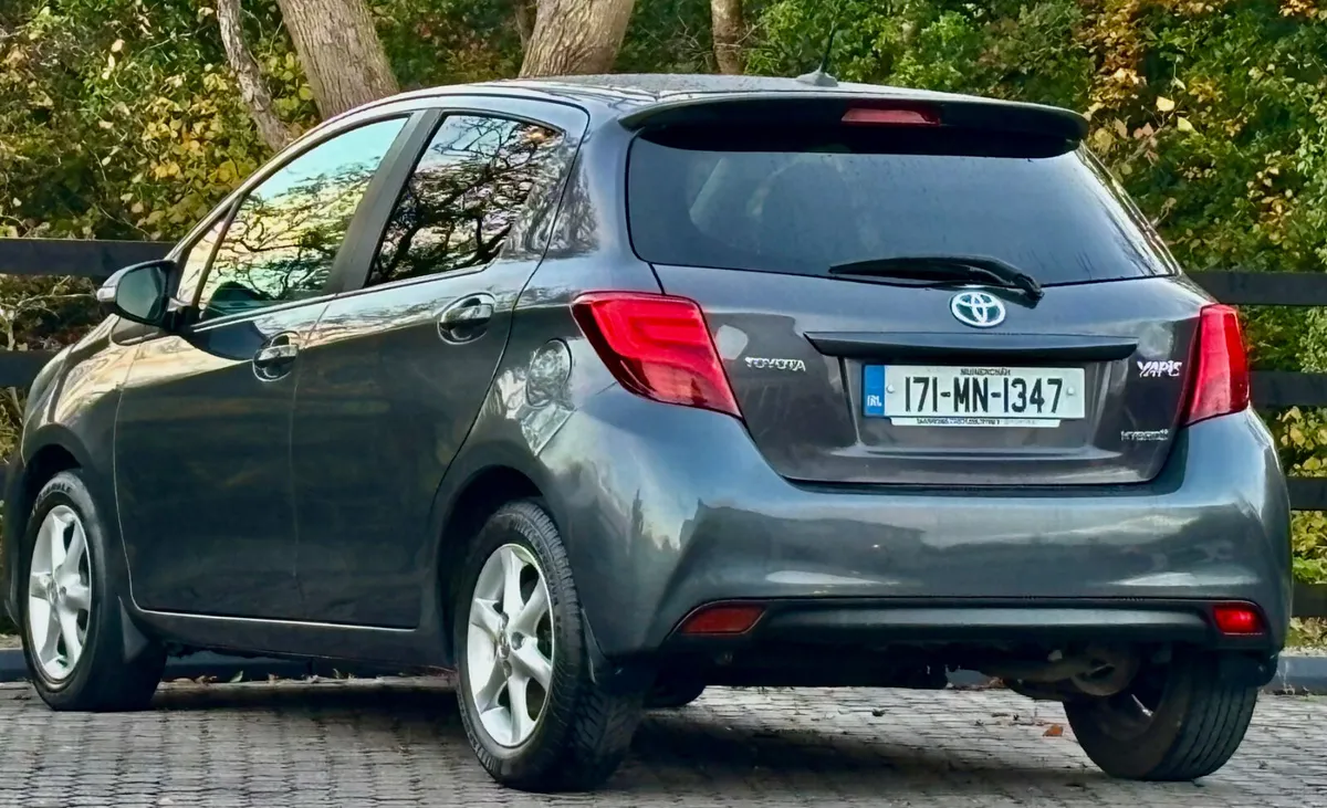 Toyota Yaris 2017 Automatic hybrid - Image 4