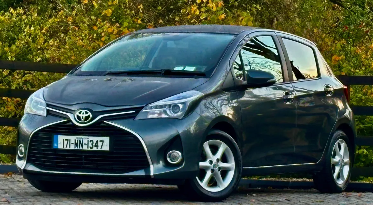 Toyota Yaris 2017 Automatic hybrid - Image 2