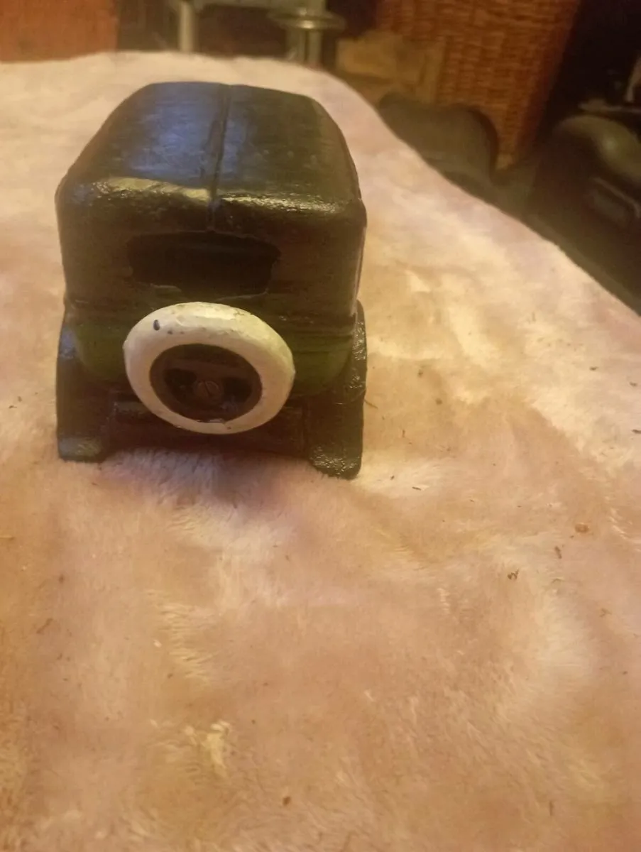 VINTAGE RETRO STEEL FORD SHELL MODLE T  MELTED CAR - Image 4