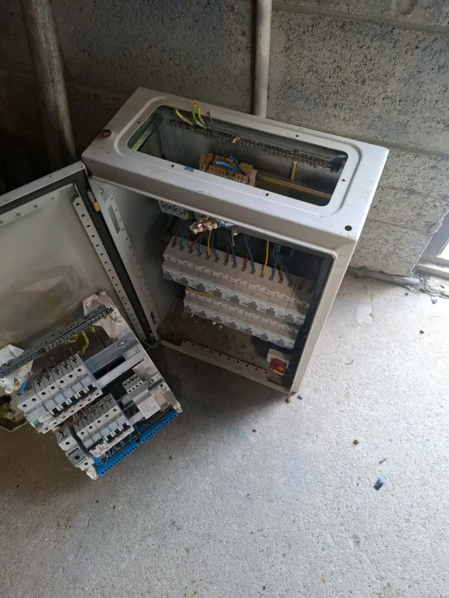 Fuse  box - Image 2