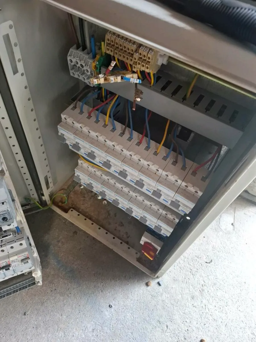 Fuse  box - Image 3