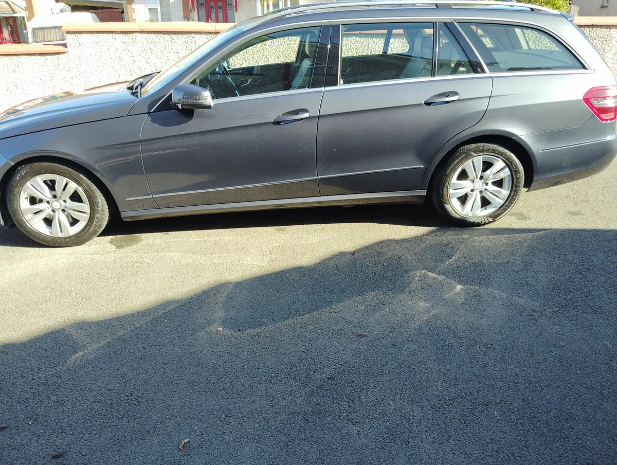2013 Mercedes E300 Diesel Hybrid SE Estate - Image 2