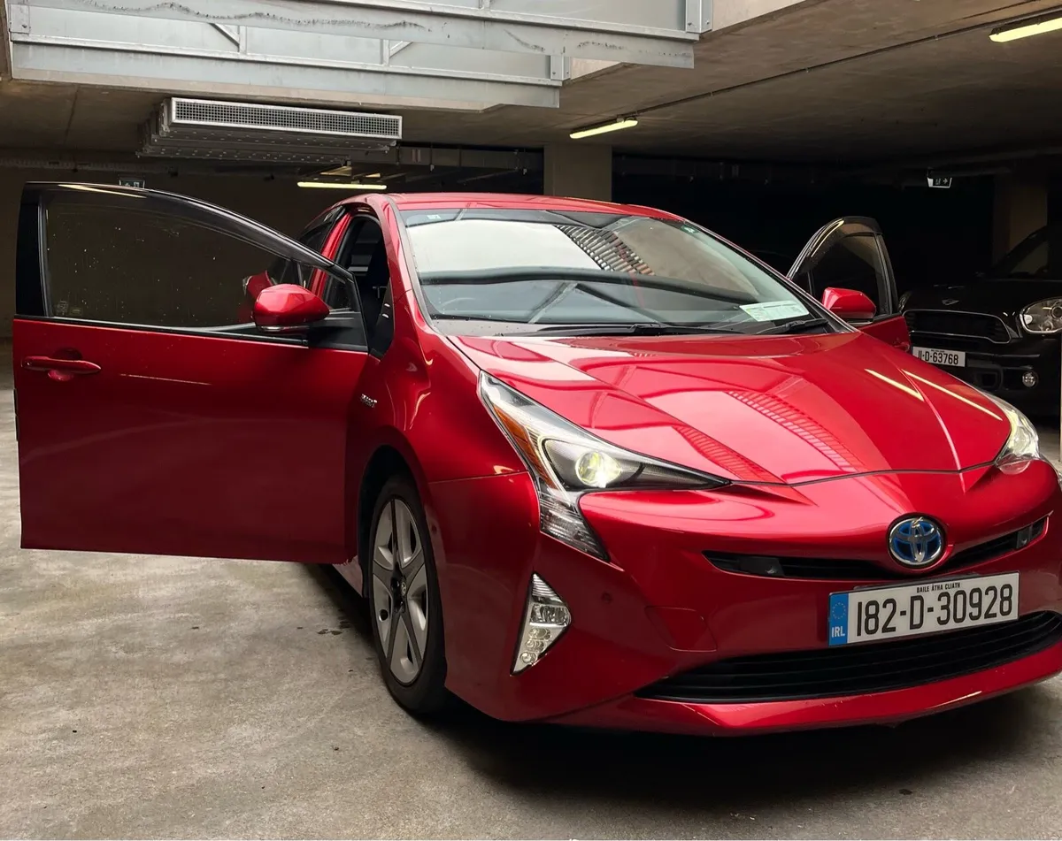 Toyota Prius 2018 - Image 2