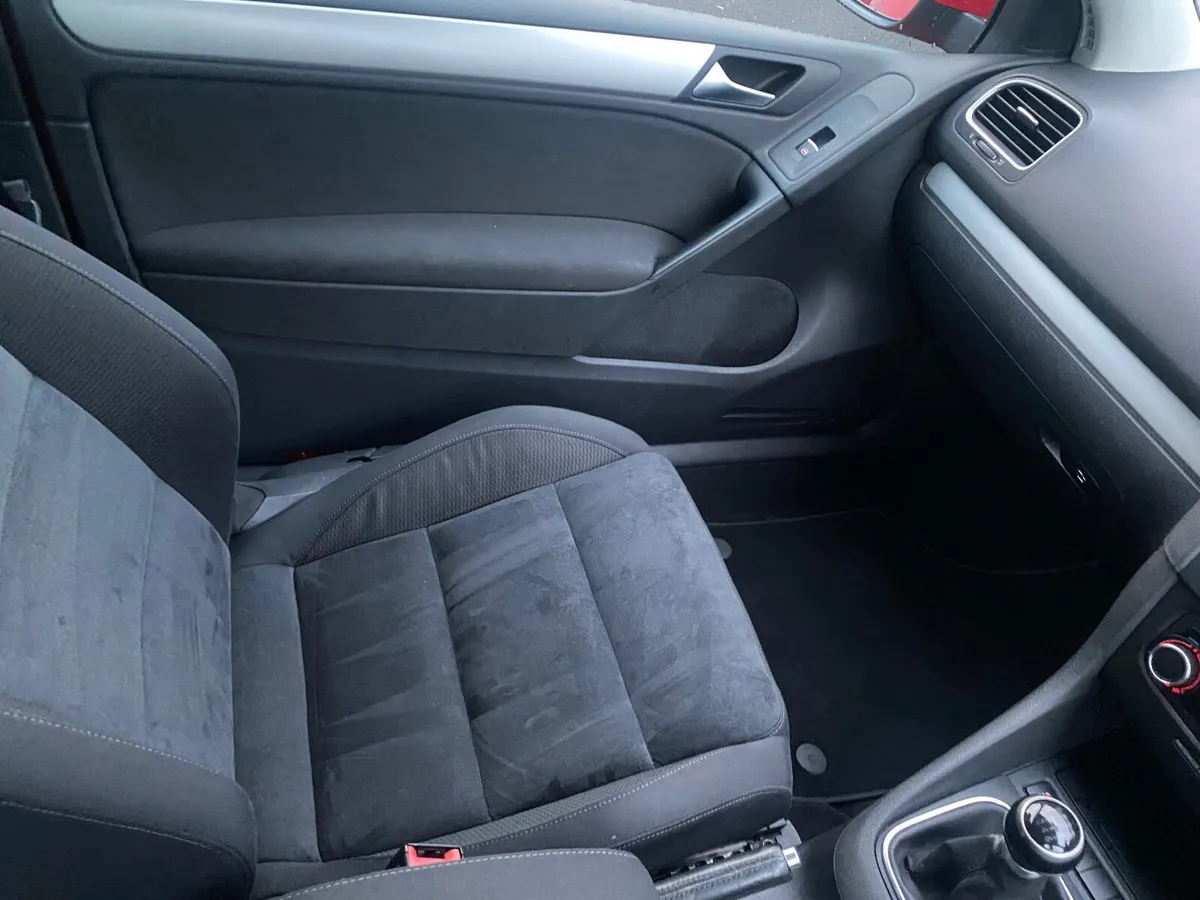 Volkswagen Golf 2011 - Image 3