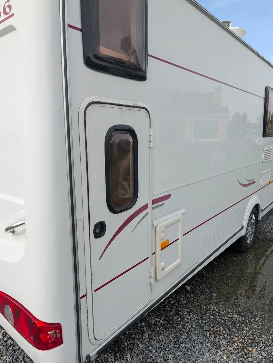 Compass 556 Caravan - Image 3