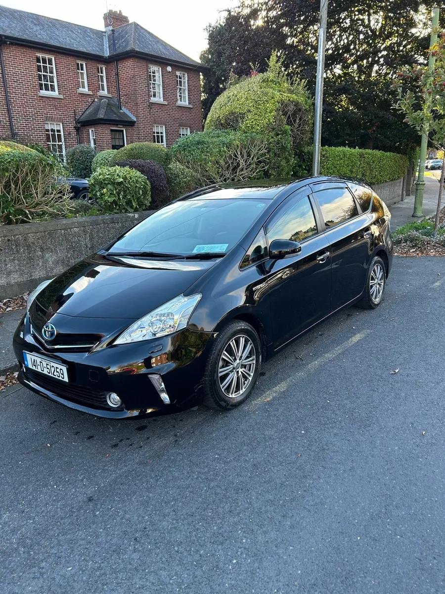 Toyota Prius Alpha 2014 low mileage 62500km - Image 2