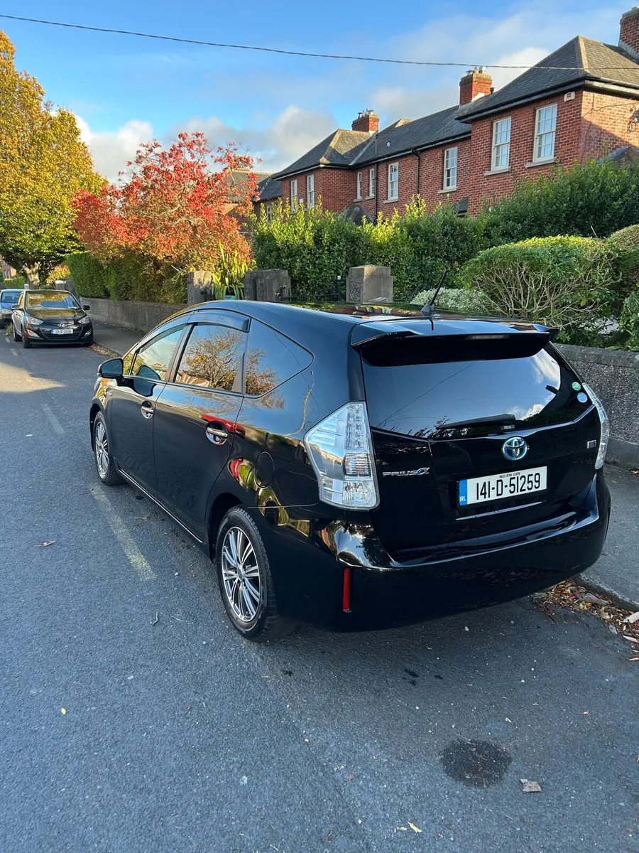 Toyota Prius Alpha 2014 low mileage 62500km - Image 4