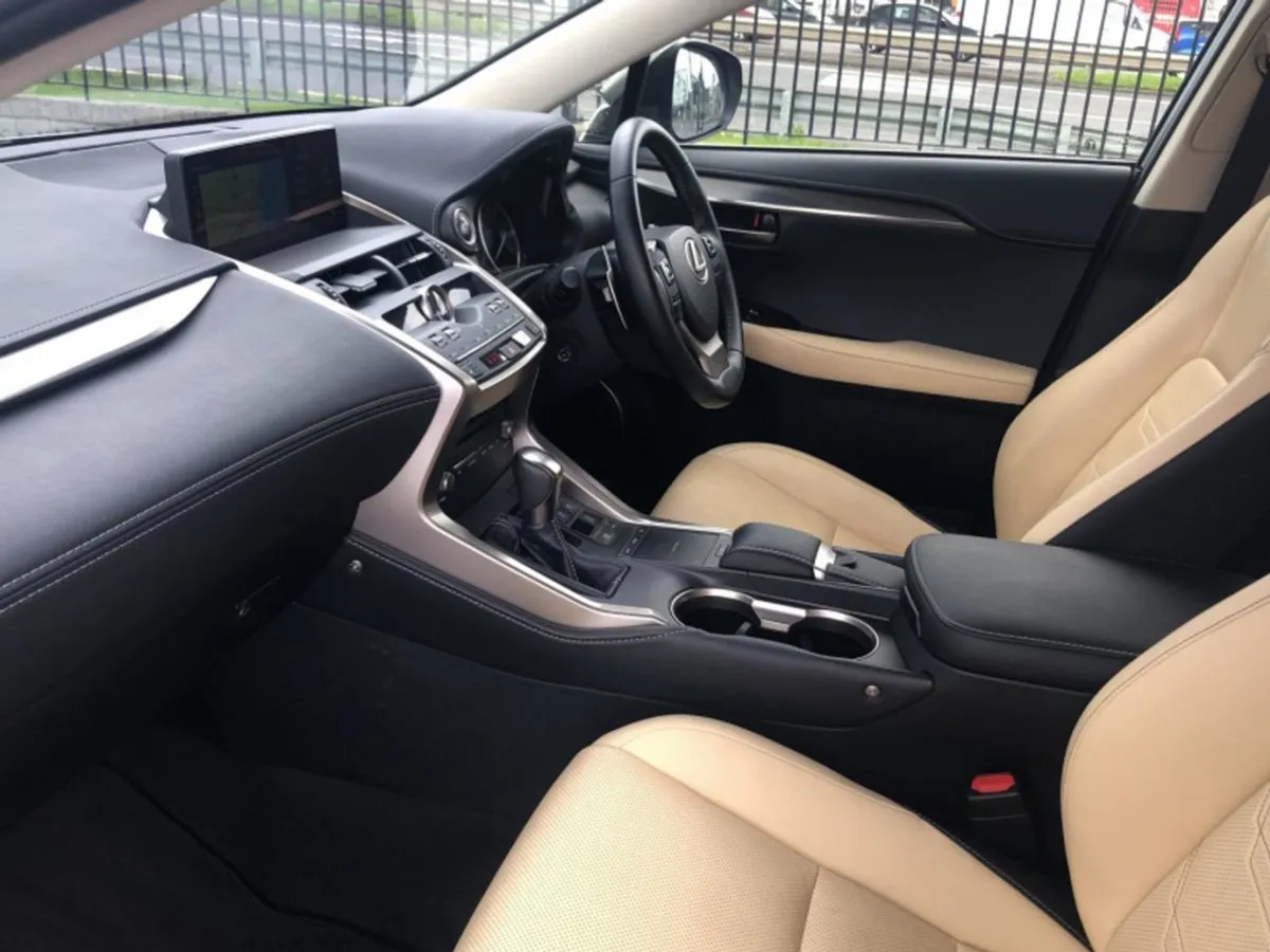 Lexus NX 300h Executive - Image 2