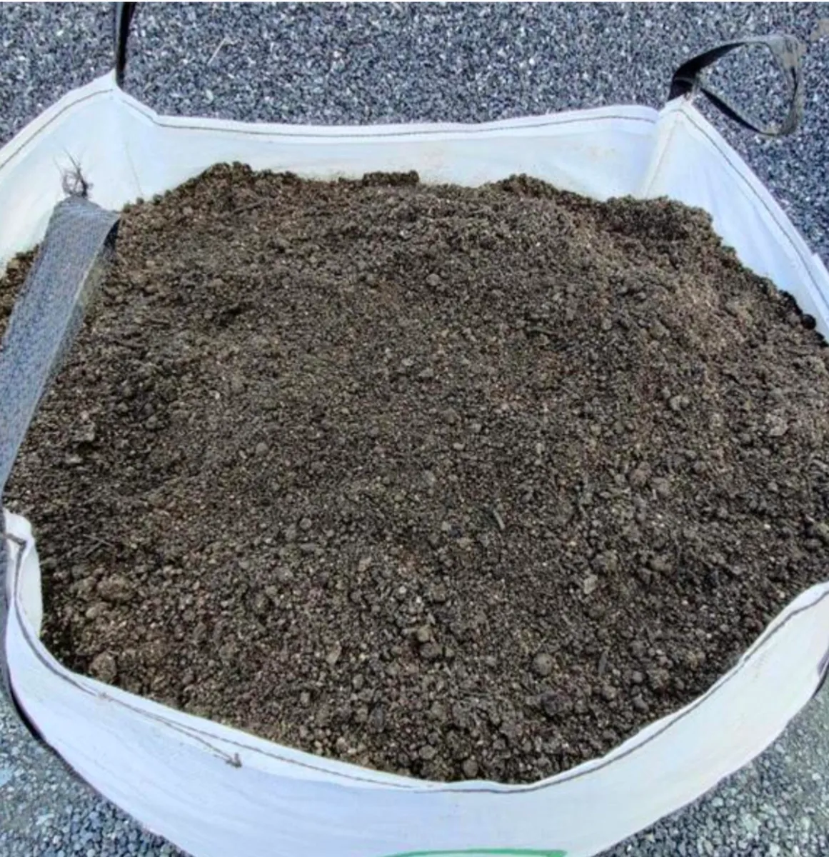 Ton bags of top quality top soil - Image 1