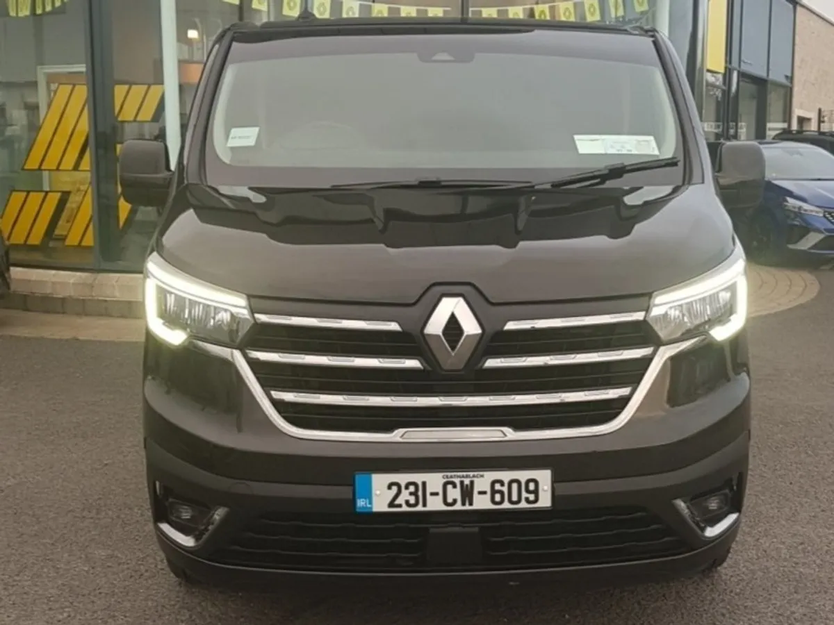 Renault Trafic Extra Sport Crew CAB 6 Seater - Image 1