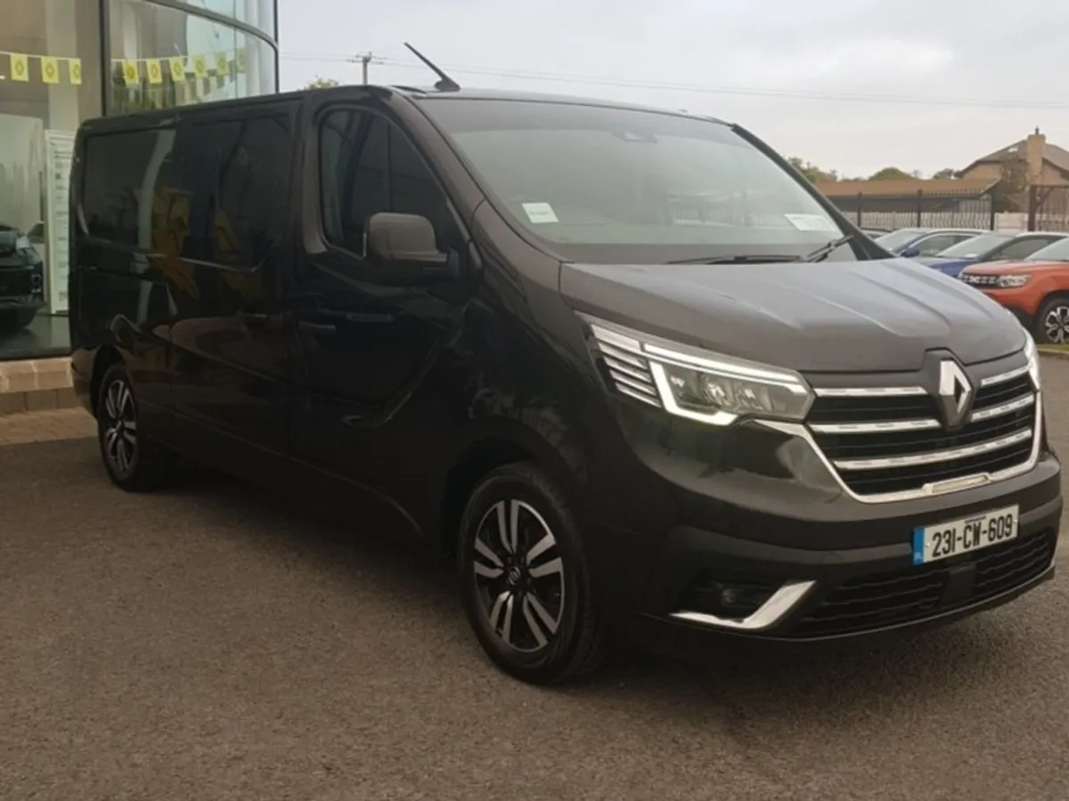 Renault Trafic Extra Sport Crew CAB 6 Seater - Image 2