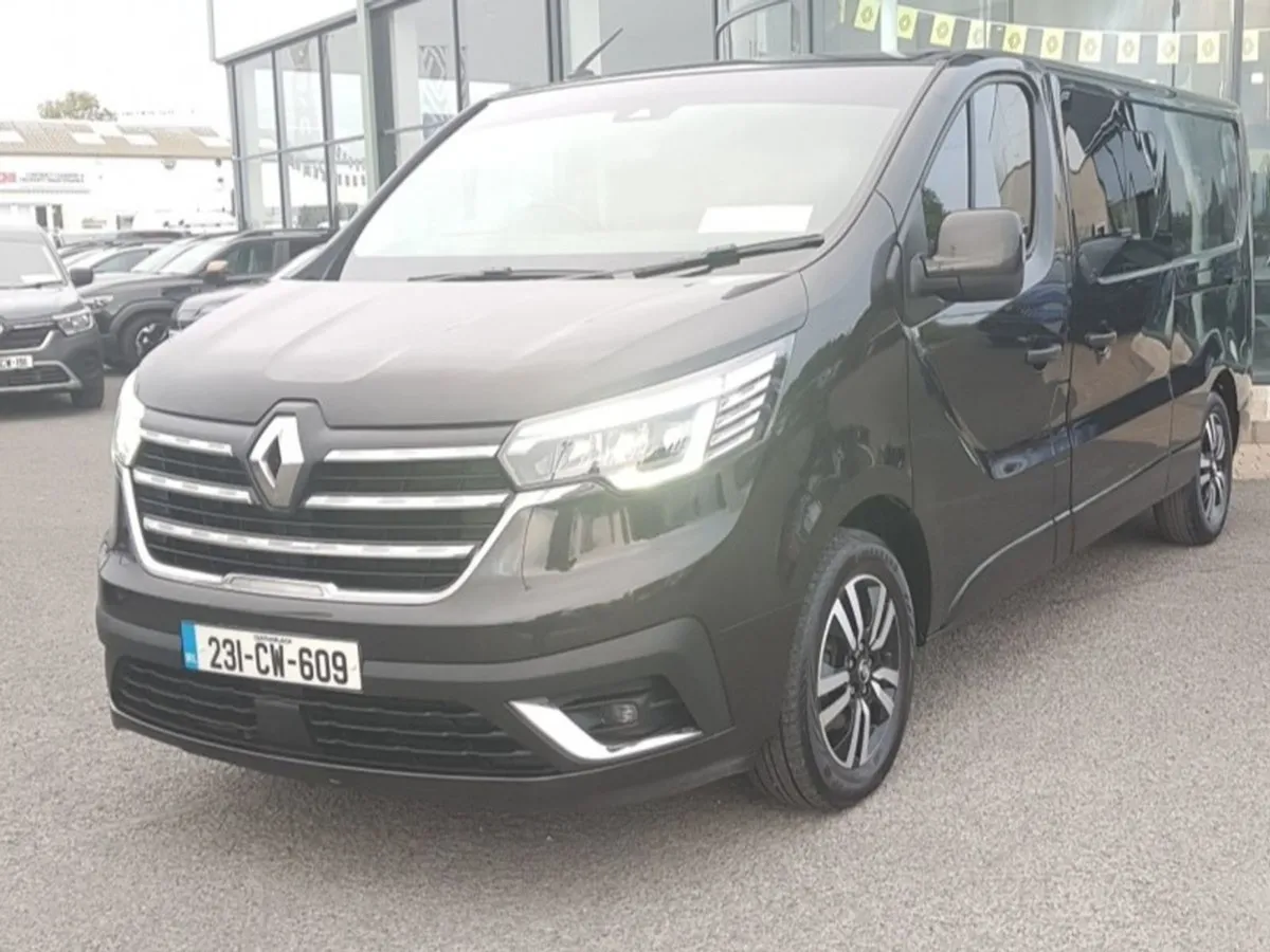 Renault Trafic Extra Sport Crew CAB 6 Seater - Image 3