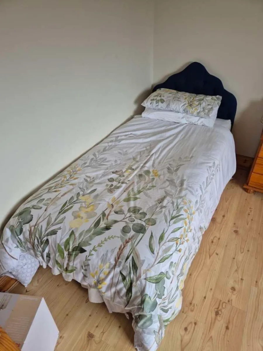 Single bed - Image 1
