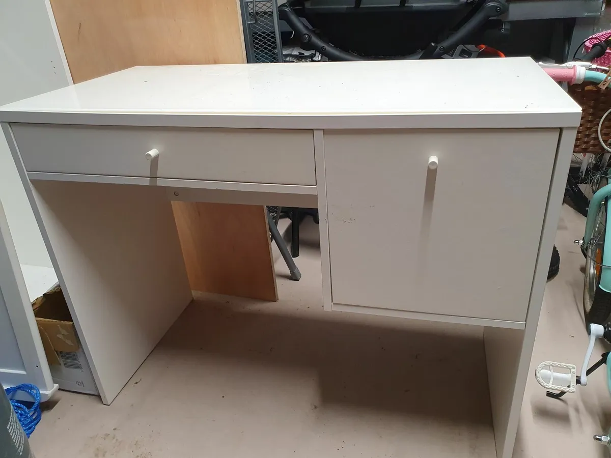 Dresser table - Image 1