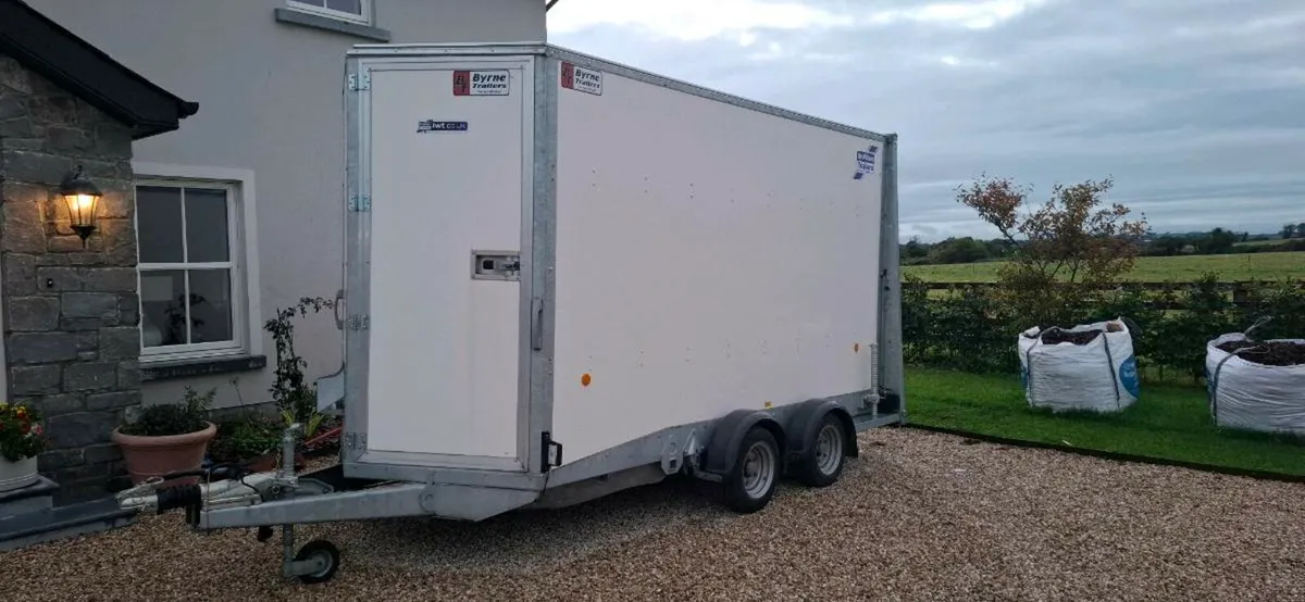 Ifor williams box trailer like new - Image 1