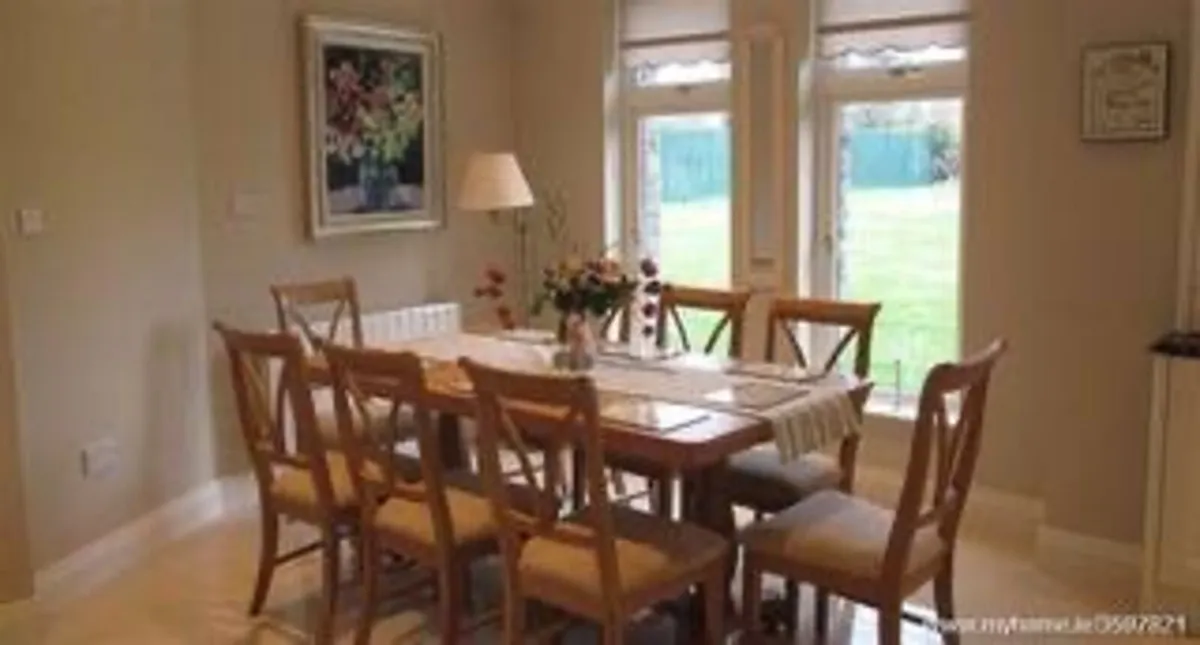 Dining table and chairs - Image 1