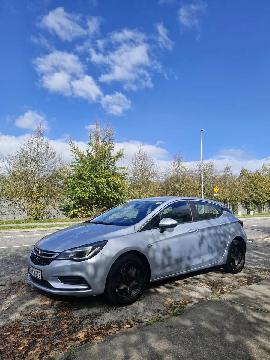 Opel Astra Automatic - Image 2