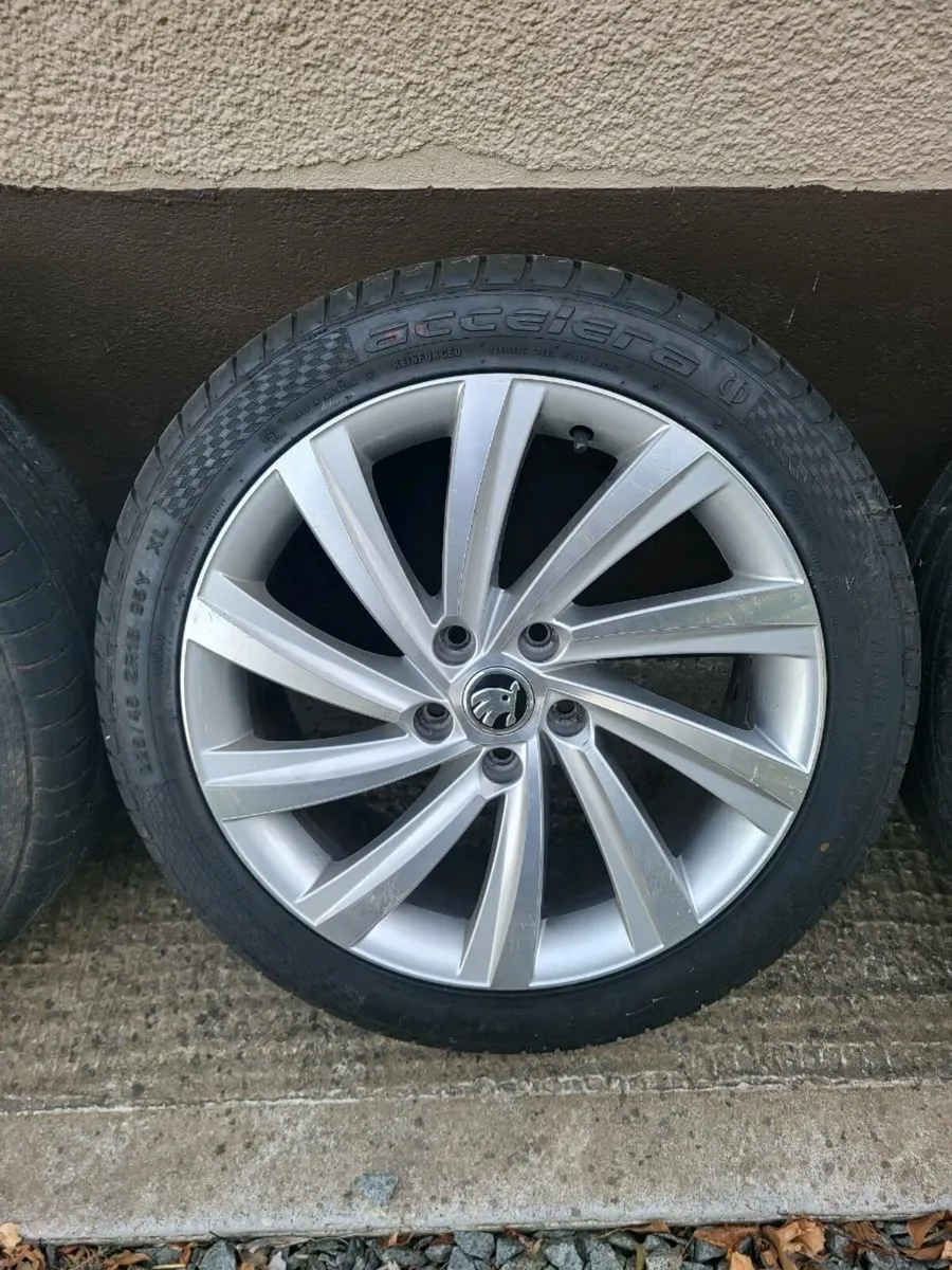 Skoda Octavia 18" Alloy Wheels - Image 3