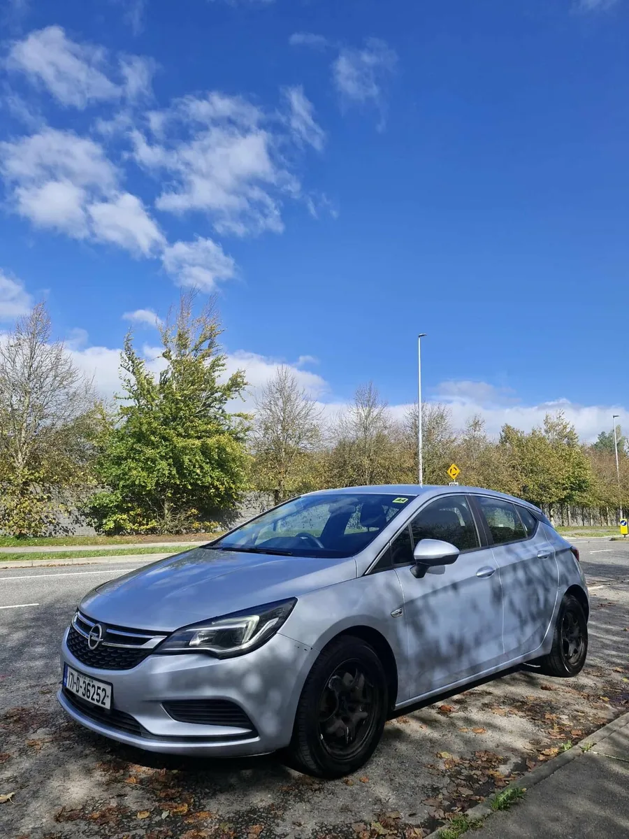 Opel Astra Automatic - Image 4