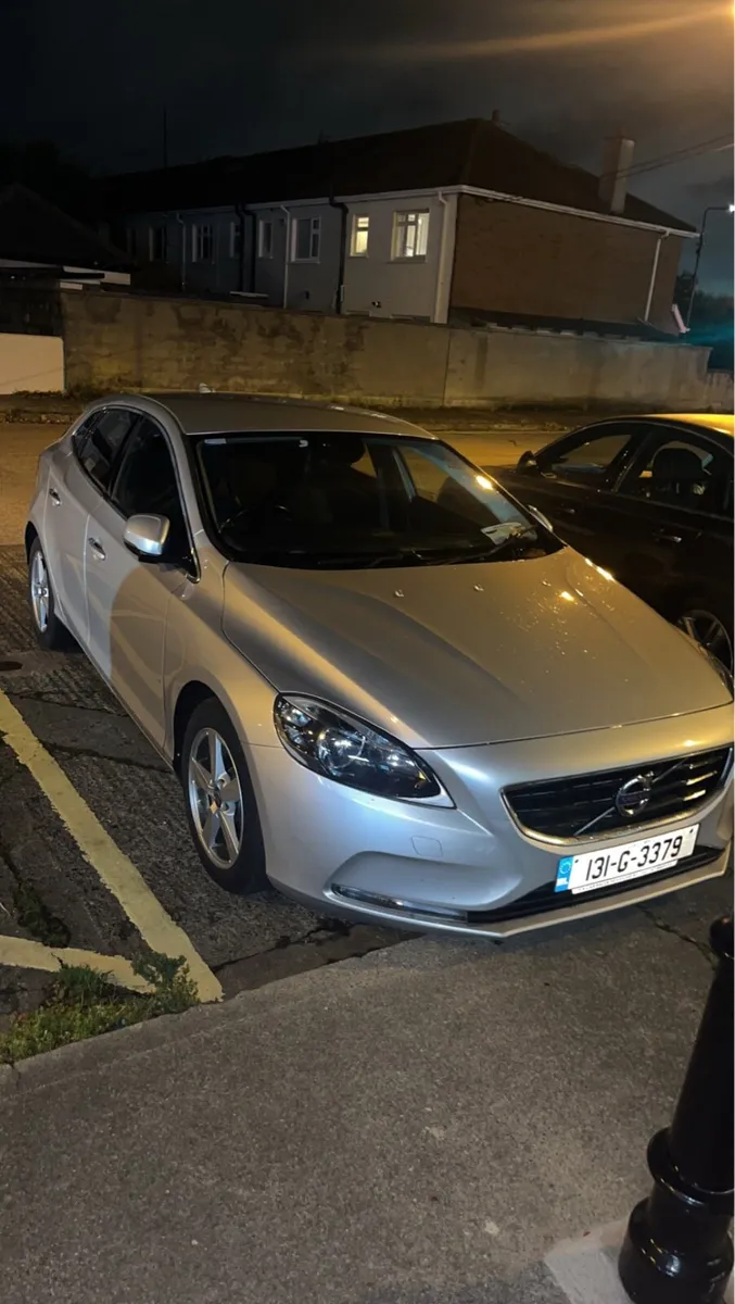 Volvo V40 1.6 - Image 1