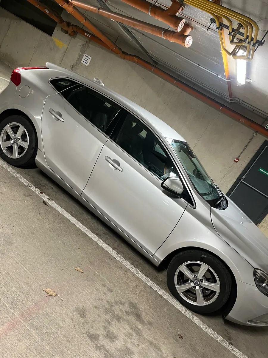 Volvo V40 1.6 - Image 2