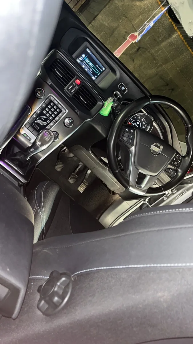 Volvo V40 1.6 - Image 3