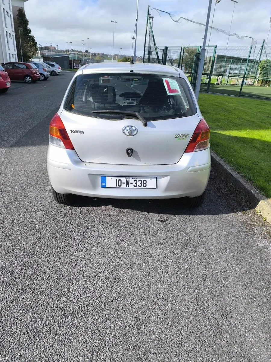 Toyota Yaris 2010 - Image 2