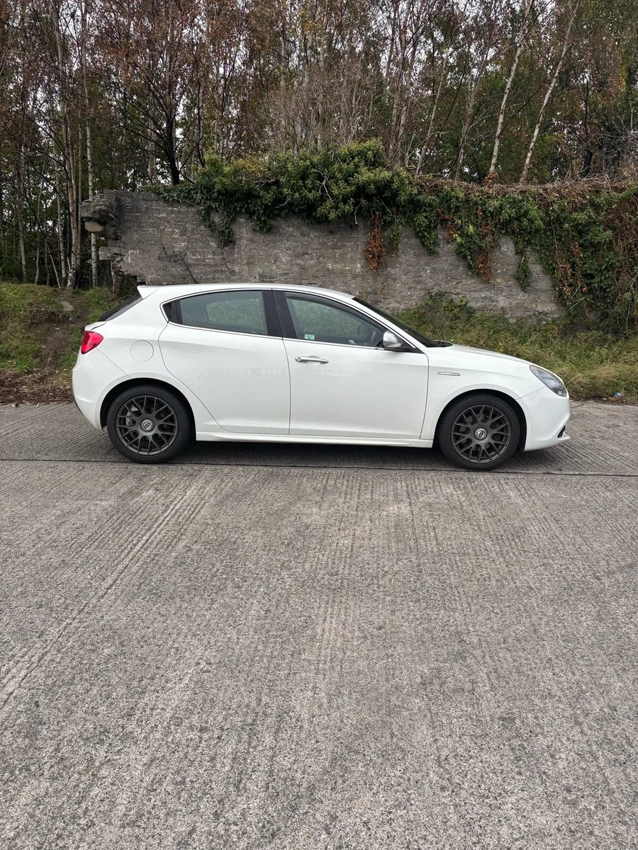 Alfa Romeo Giulietta Automatic - Image 2