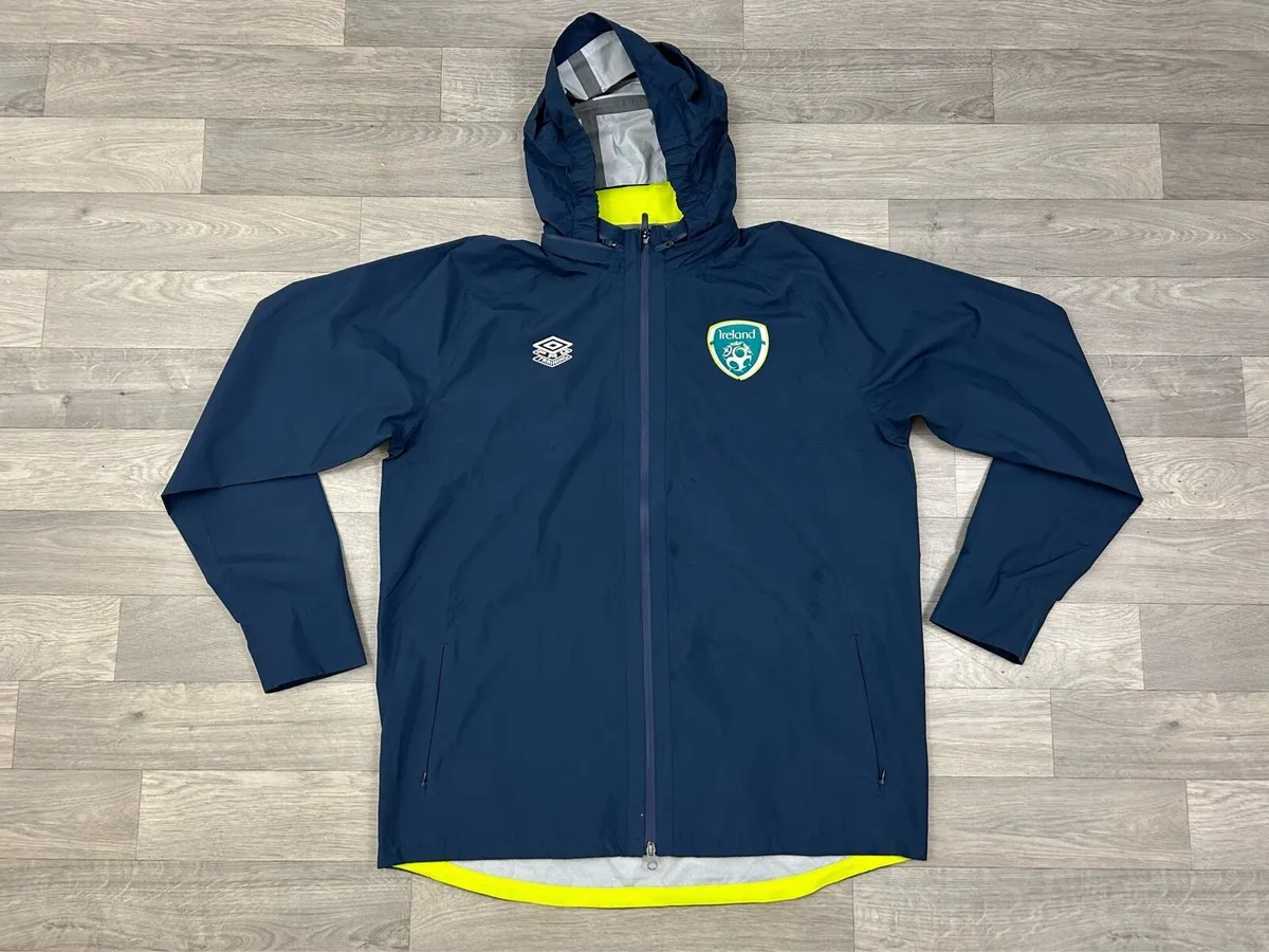 Umbro Ireland Waterproof Football Jacket Mens XL - Image 1