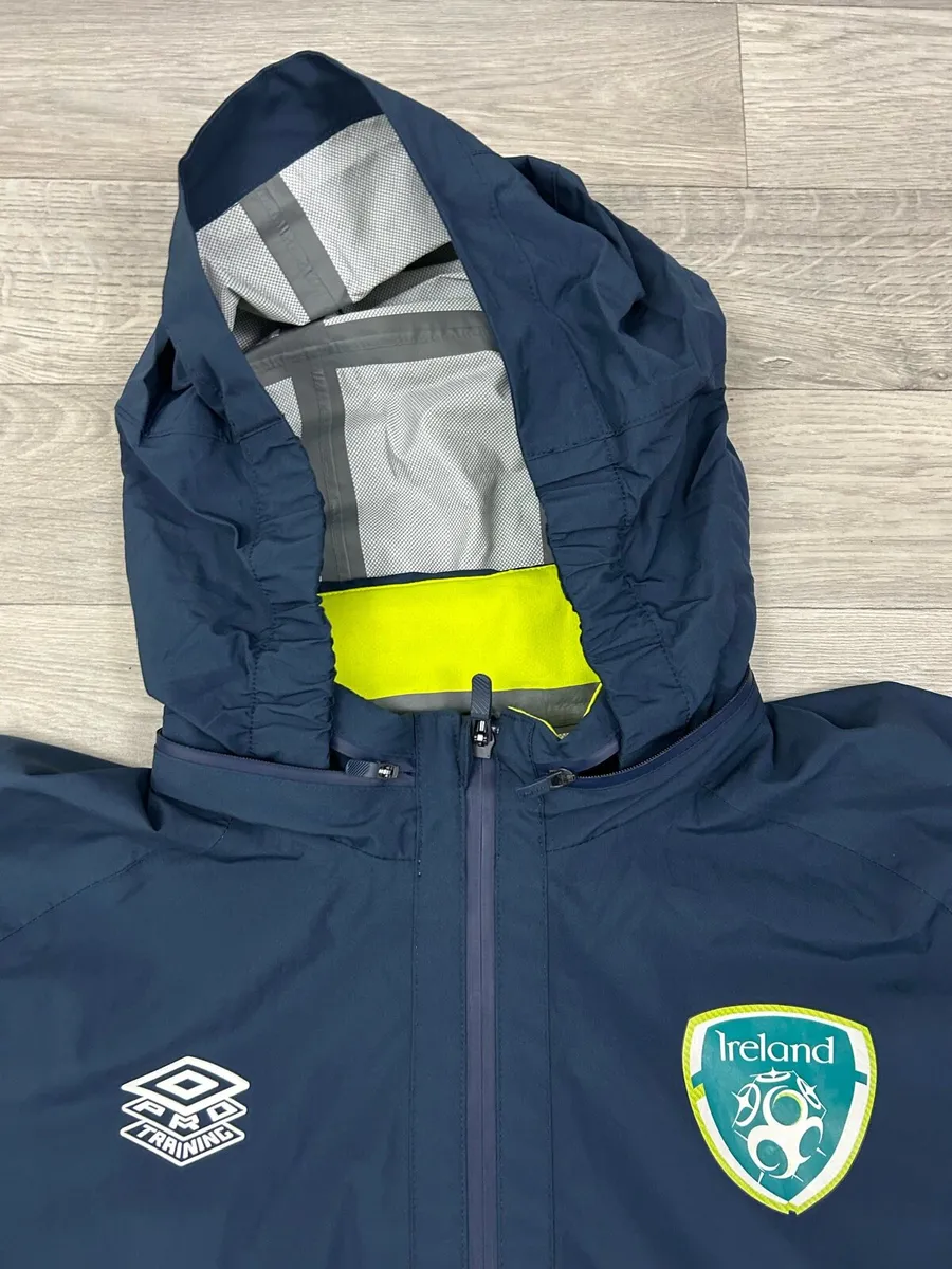 Umbro Ireland Waterproof Football Jacket Mens XL - Image 3