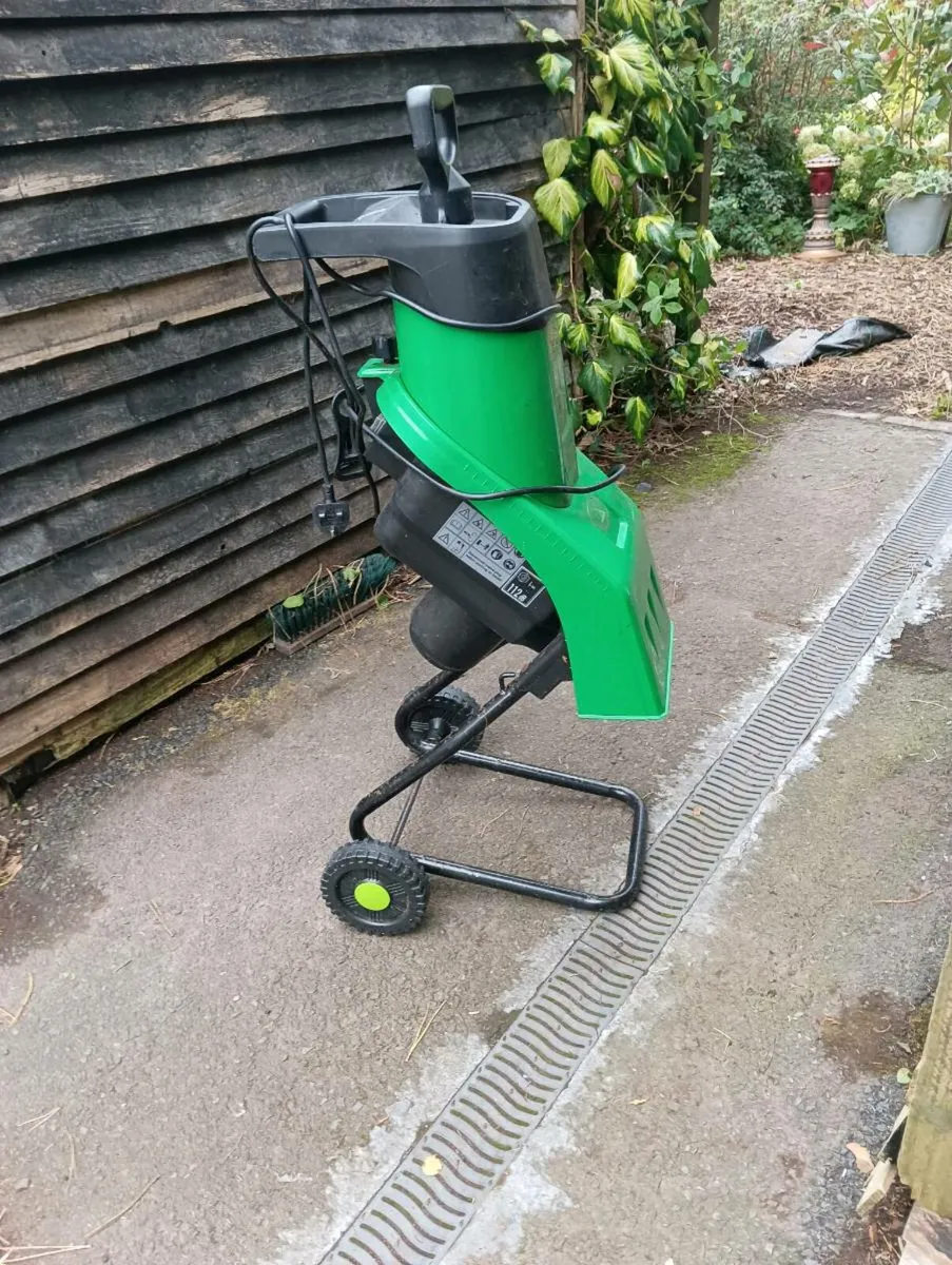 Garden shredder, like new hardly used it. - Image 1